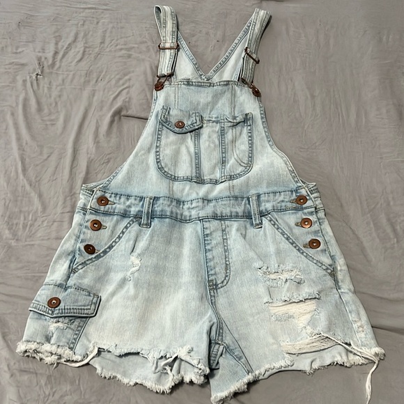 No Boundaries Distressed Denim Shorts Overalls - Picture 1 of 3